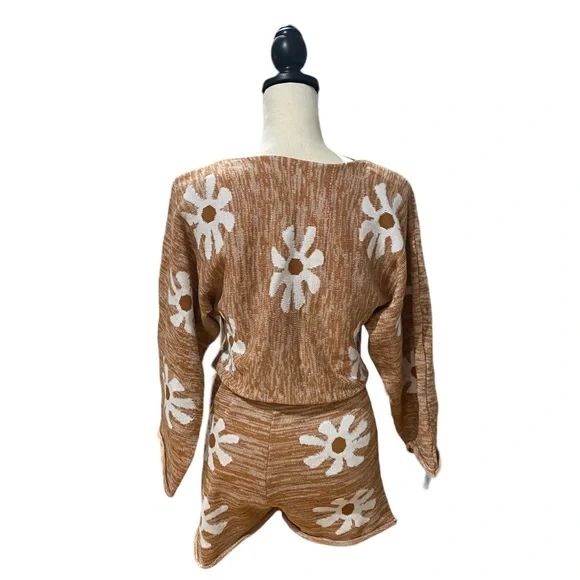 Knit Daisy Print Top and Shorts Set - Picture 2 of 2